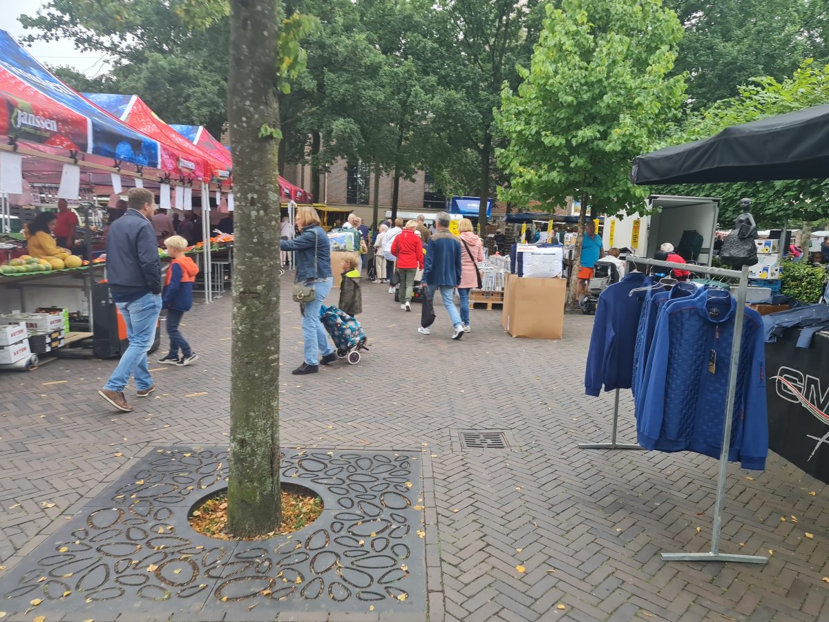 Vrijdagmarkt Emmen, Markten